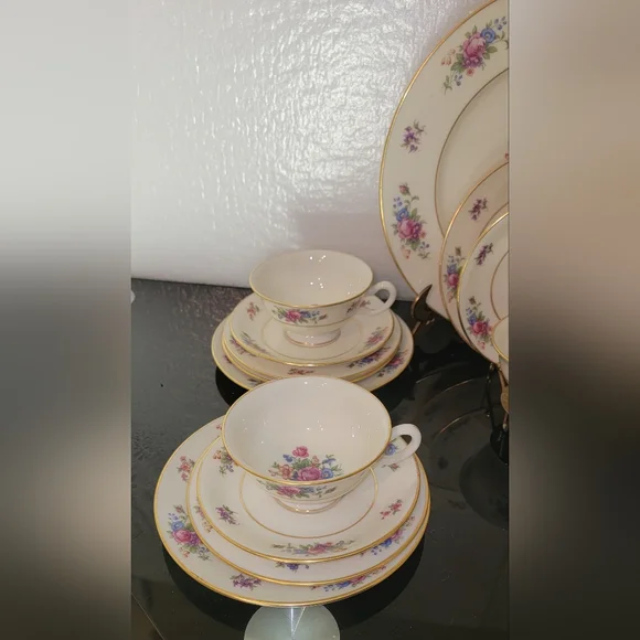 1930s REAR LENOX ROSE 20 PIECES Dinnerware Set WITH PURPLE LENOX STAMPED REAR - Picture 6 of 14